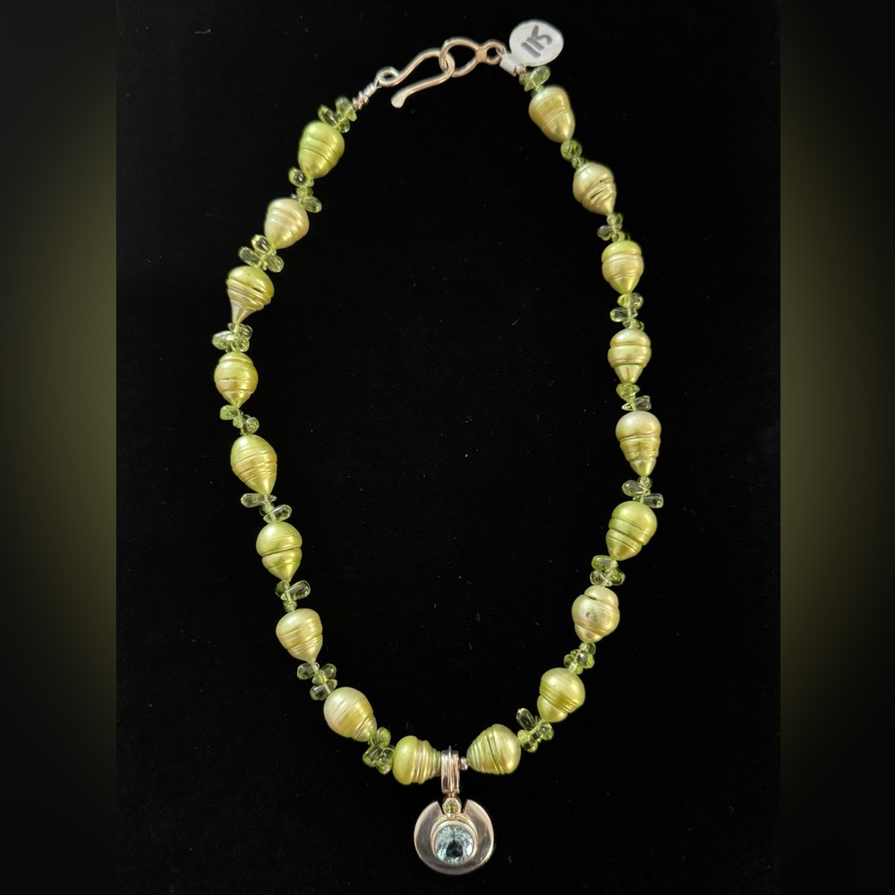 NWOT Green Freshwater Pearl Necklace with 925 Peridot and Glass Pendant - Picture 3 of 9